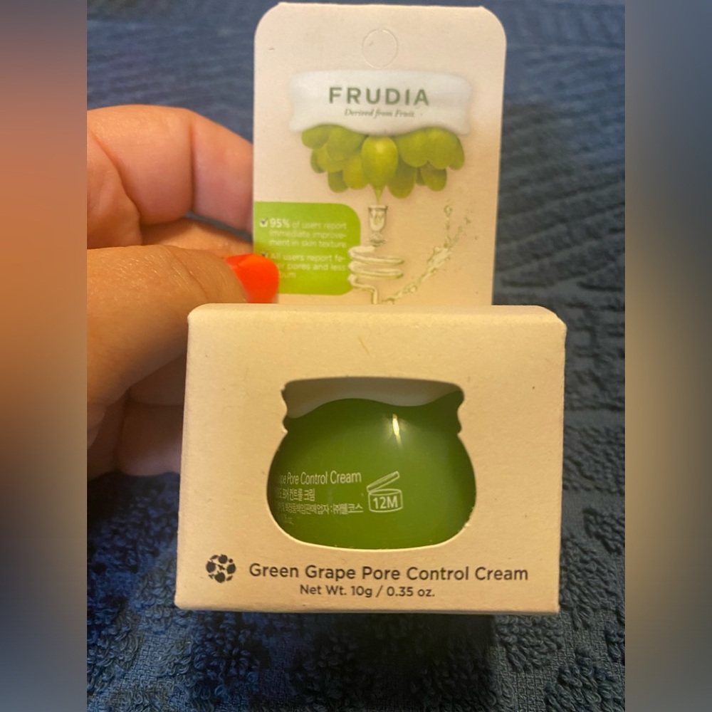 New Frudia green grape pore control creme